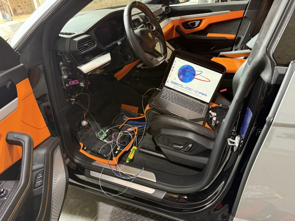 Intérieur de voiture avec ordinateur